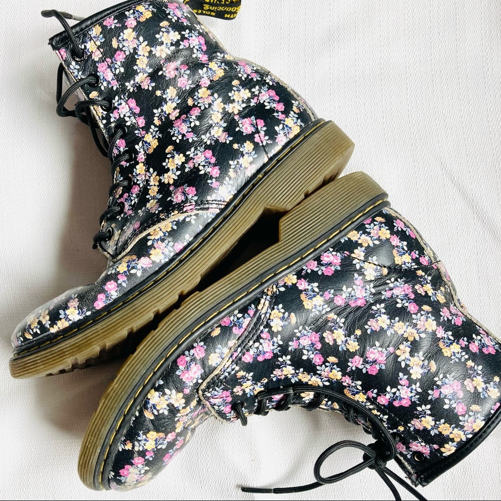 Sz. 3 Dr. Martens Delaney